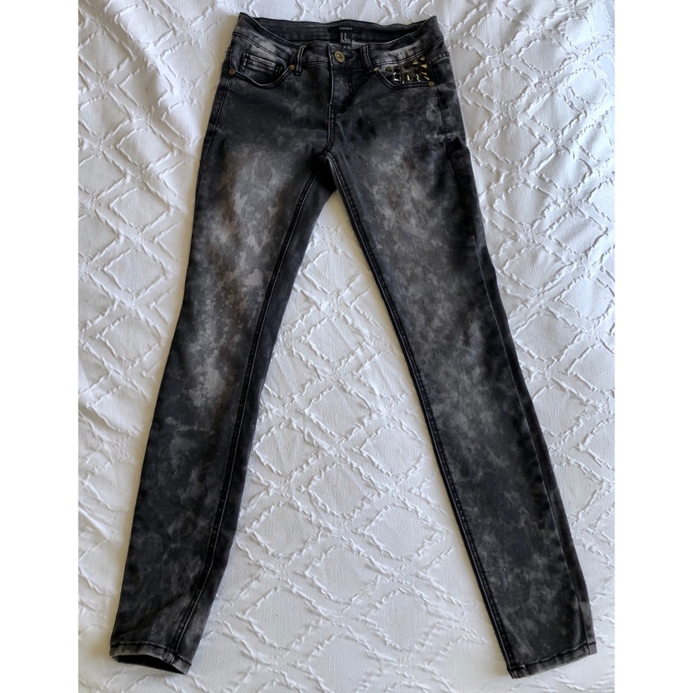 Forever 21 - EUC, Acid Washed Stretch Skinny Jeans